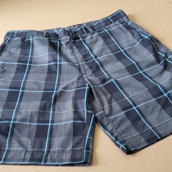 unbranded Other - Gray plaid fly front shorts 36 inseam 9.5 Side pockets